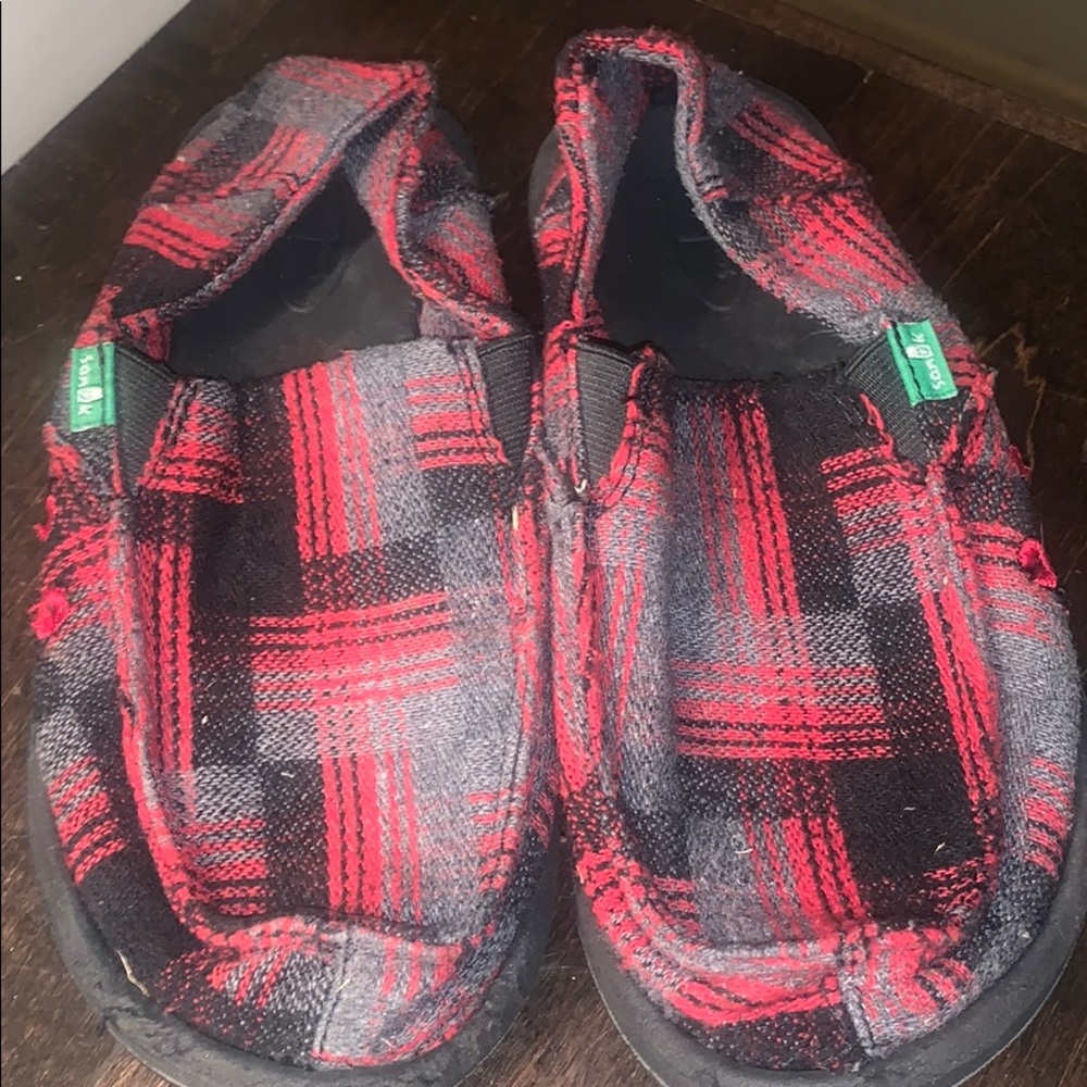 Sanuk plaid shoes